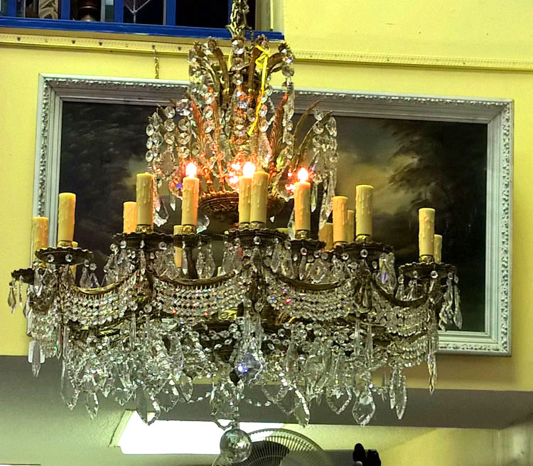 Chandelier 24 lights, 1700 prisms, solid brass with French swags and oversized