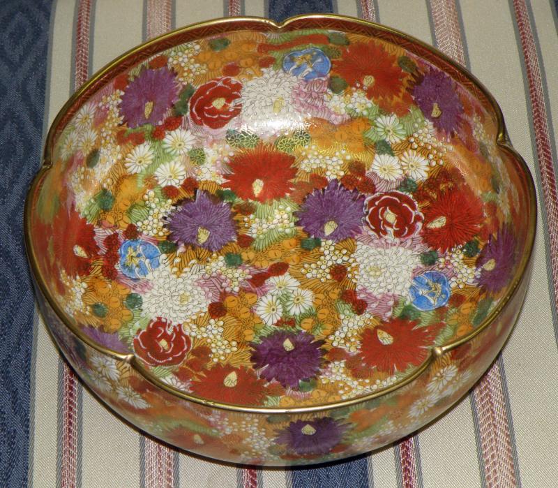 Fine Japanese satsuma earthenware Bowl Meiji Period Hand Painted Millefleur Gold